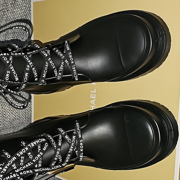 NEW Michael Kors Montaigne Rainboot Black Size 8M - Picture 8 of 8